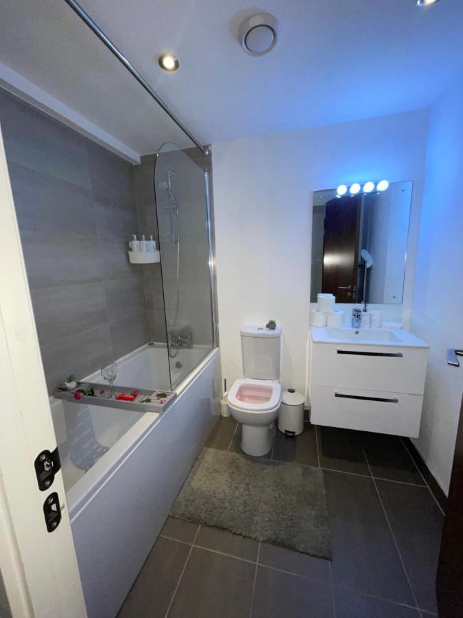 Modern Spacious 1 Bed Flat In Birmingham City Centre With Free Parking, Fast Free Wifi And Netflix Eksteriør bilde
