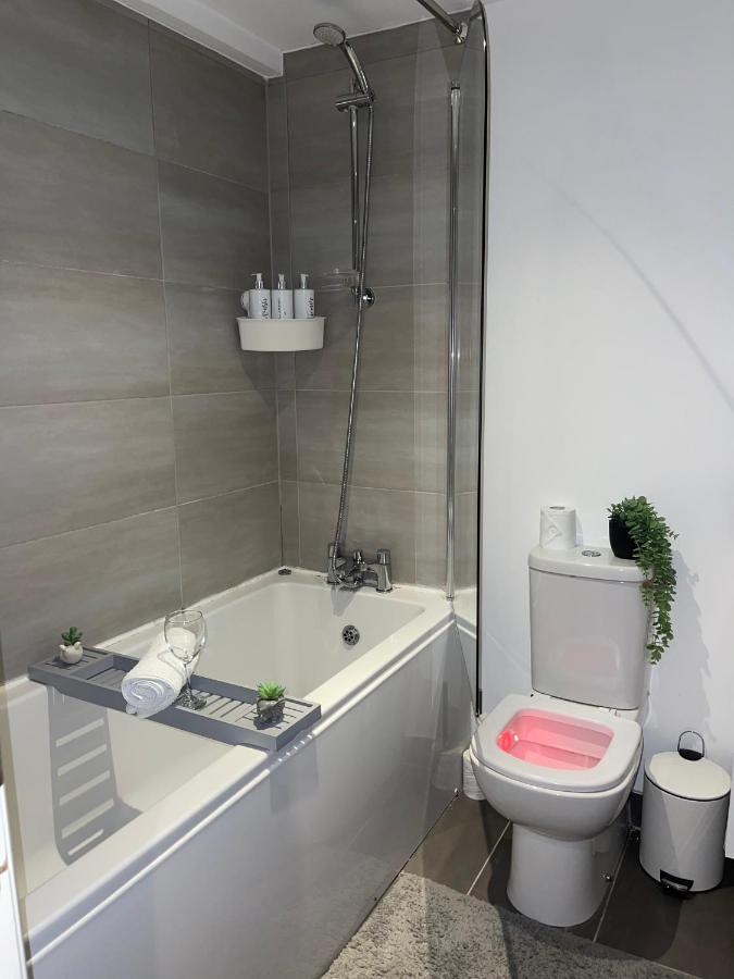 Modern Spacious 1 Bed Flat In Birmingham City Centre With Free Parking, Fast Free Wifi And Netflix Eksteriør bilde