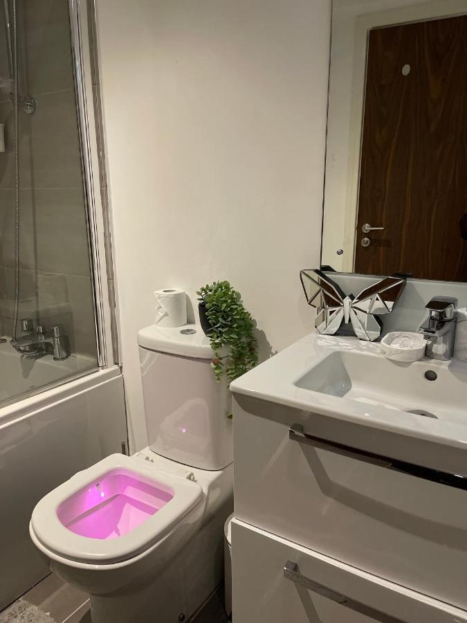 Modern Spacious 1 Bed Flat In Birmingham City Centre With Free Parking, Fast Free Wifi And Netflix Eksteriør bilde